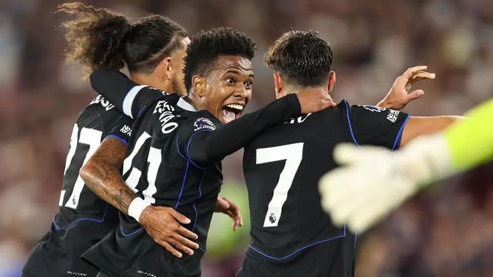 埃斯特瓦奧年僅18歲120天，是英超歷史上為切爾西助攻的最年輕球員