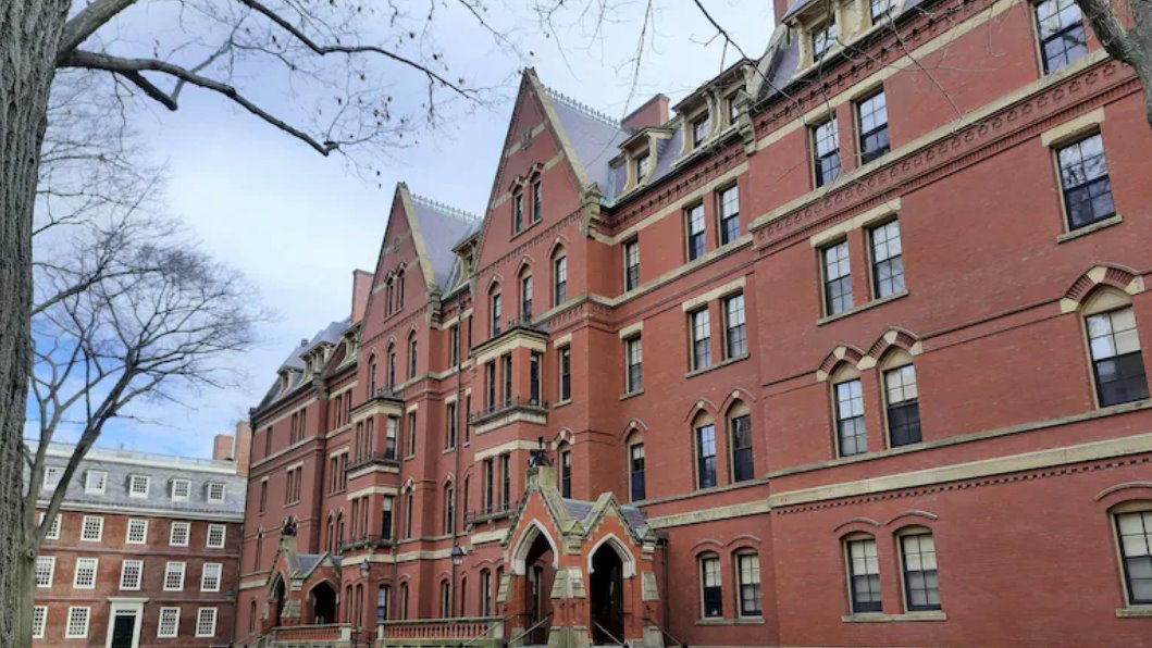 哈佛大學校長表示，任何政府&ldquo;都不應該規定私立大學可以教授什么&rdquo;。