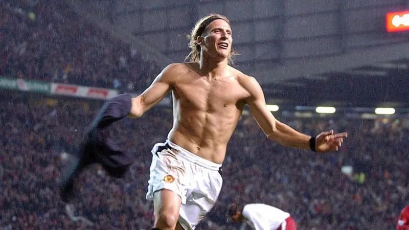 迭戈·弗蘭在老特拉福德球場(chǎng)脫掉球衣慶祝進(jìn)球